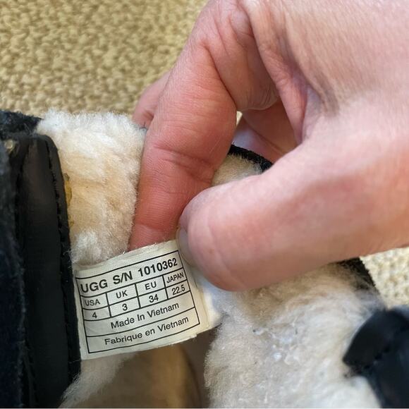 Ugg Girls JI Heart Ivy Short Mini Boots Suede Metallic Zip sz 4 Black 1010362 - Picture 11 of 17